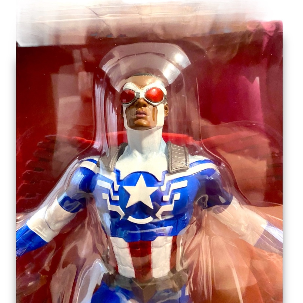 Marvel Gallery Sam Wilson CAPTAIN AMERICA Figure PVC Diorama, New w/ BOX